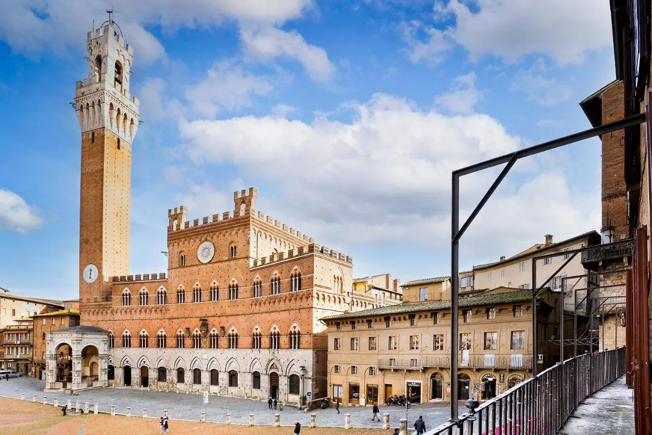 The Balcony Suite - Piazza Del Campo Siena Apartament