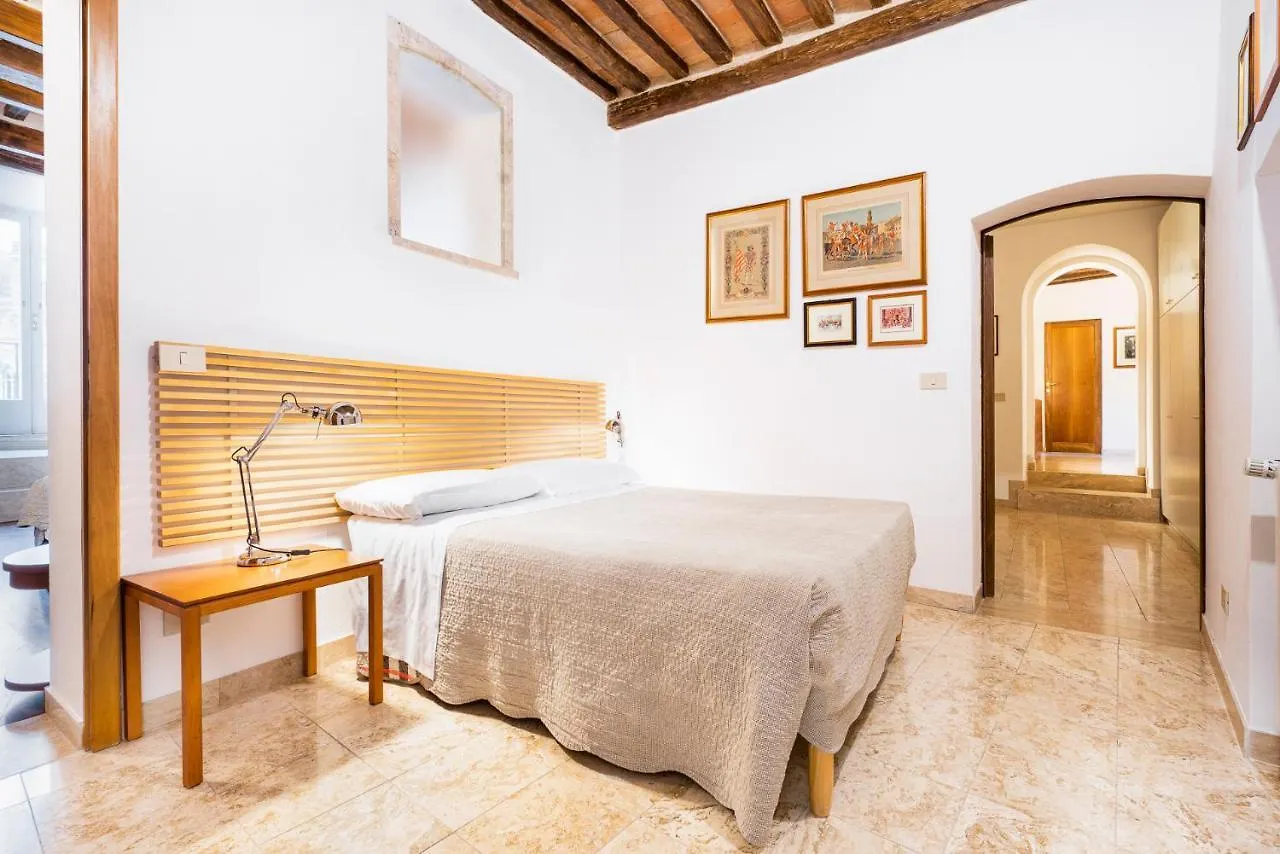 The Balcony Suite - Piazza Del Campo Siena 0*,  Italien