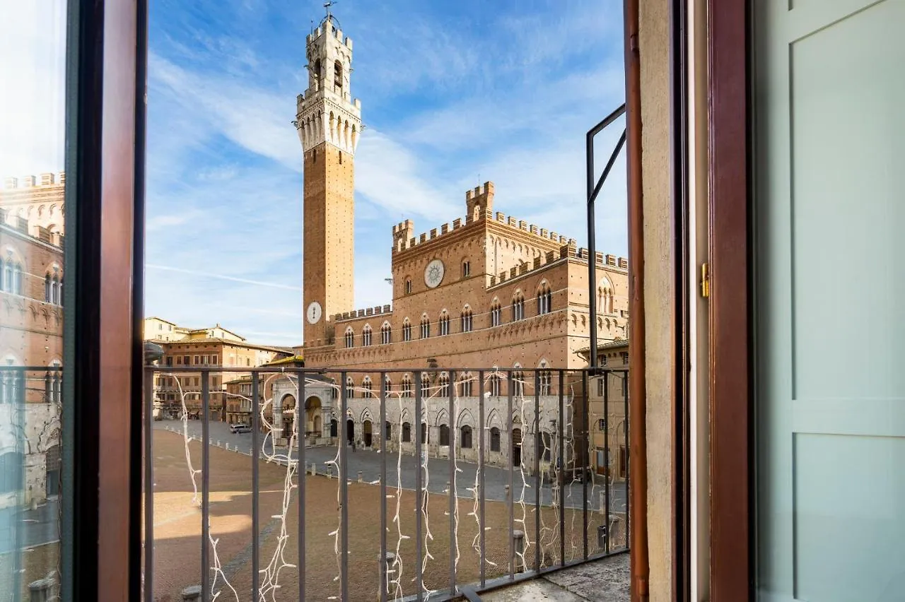 The Balcony Suite - Piazza Del Campo Siena Apartment
