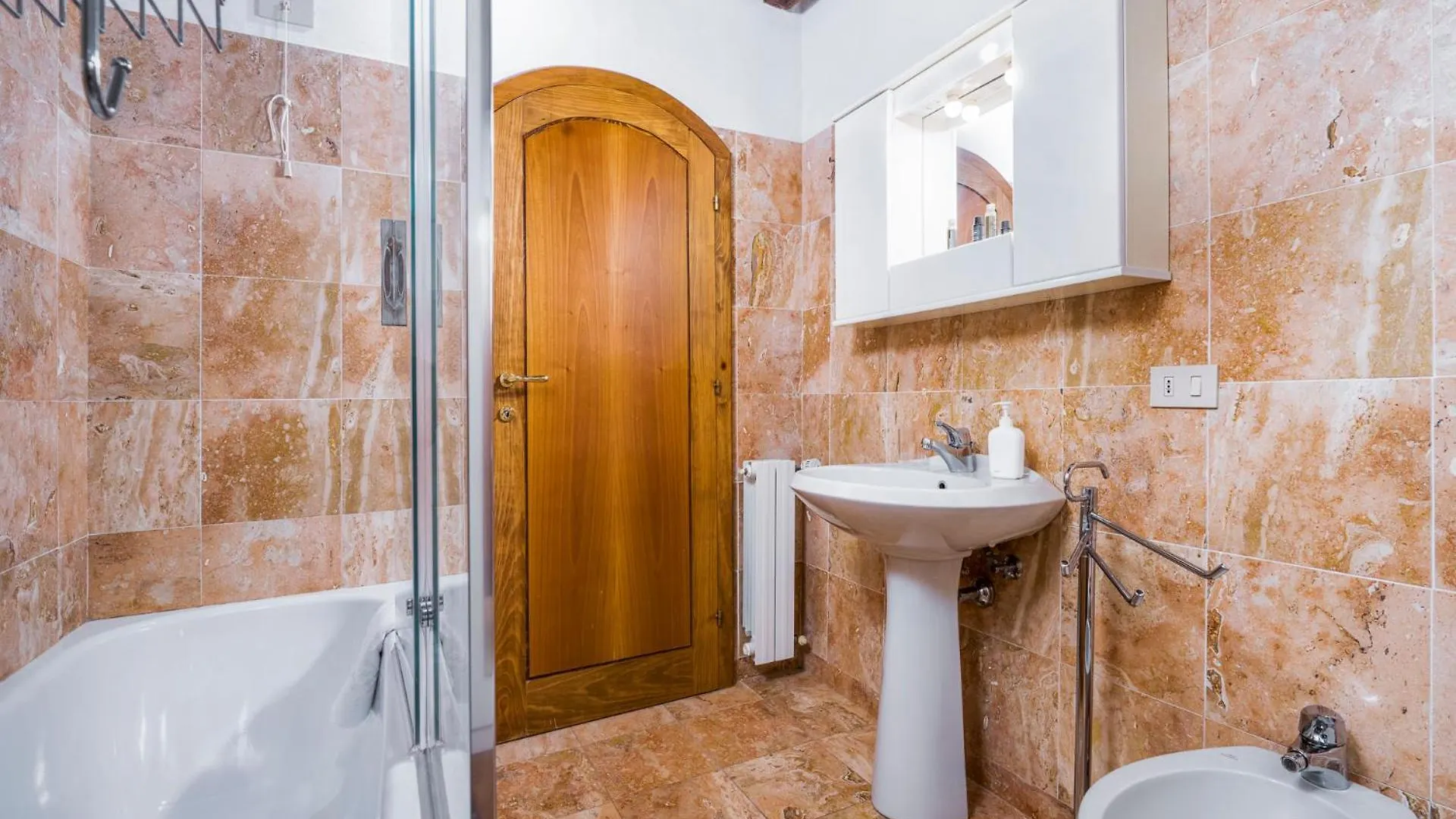 The Balcony Suite - Piazza Del Campo Siena Apartment