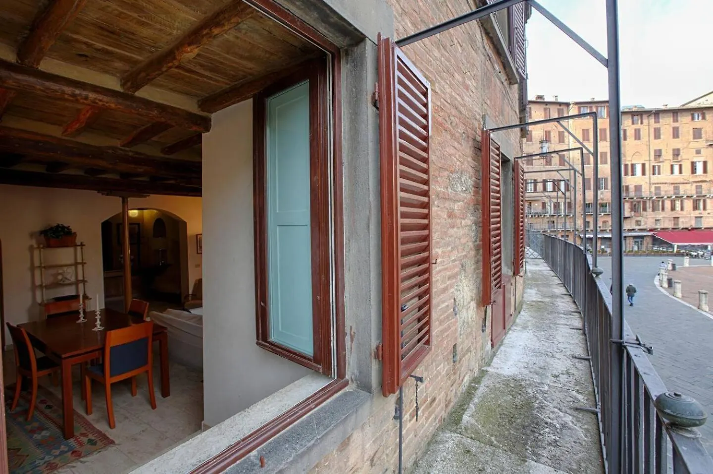 The Balcony Suite - Piazza Del Campo Siena Apartment
